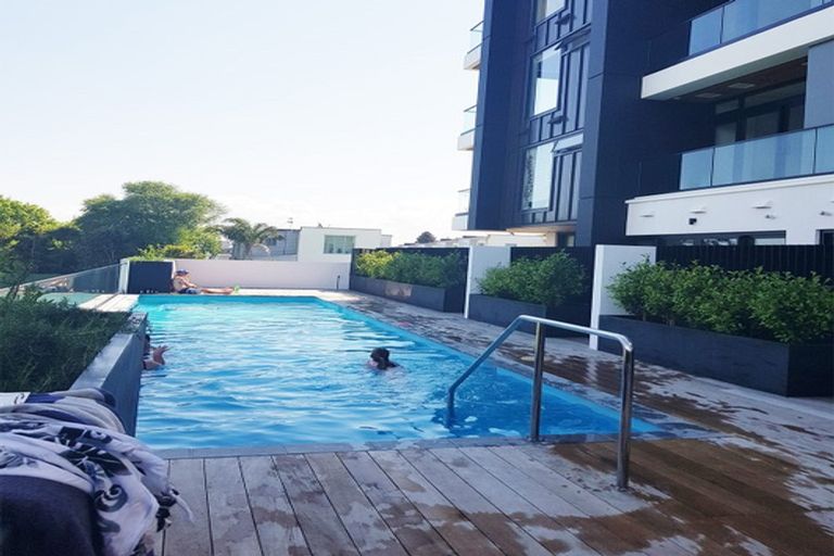 Photo of property in Frank Sargeson Apts, 404/74 Anzac Street, Takapuna, Auckland, 0622