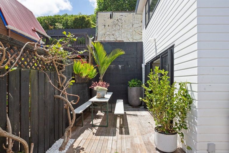 Photo of property in 1a Port Street, Mount Victoria, Wellington, 6011