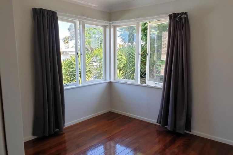 Photo of property in 1/56 Waipani Road, Te Atatu Peninsula, Auckland, 0610
