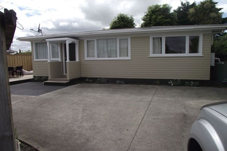Photo of property in 28 Kamara Road, Glen Eden, Auckland, 0602