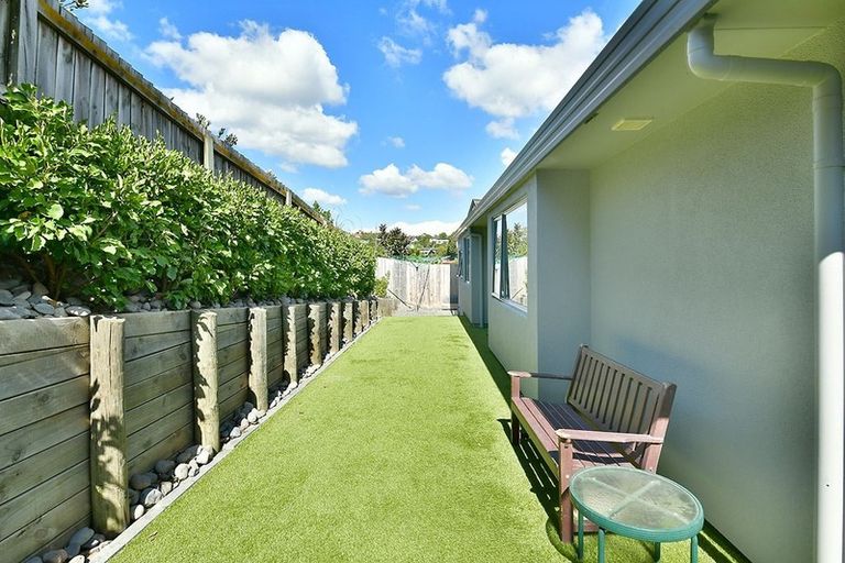 Photo of property in 2/128 Brian Crescent, Stanmore Bay, Whangaparaoa, 0932