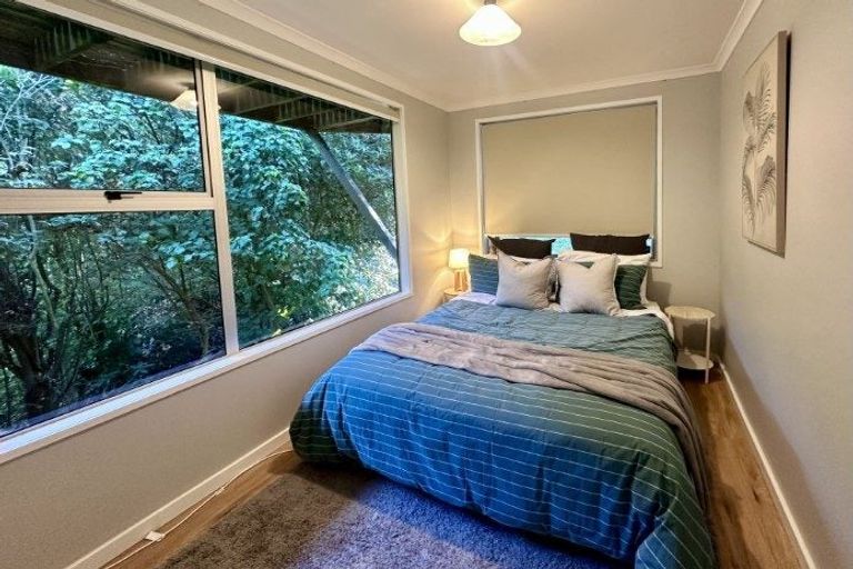 Photo of property in 2 Corlett Road, Plimmerton, Porirua, 5026