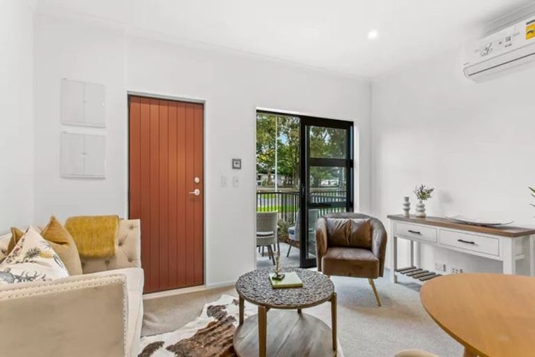 Photo of property in 4/20 Bader Drive, Mangere, Auckland, 2022