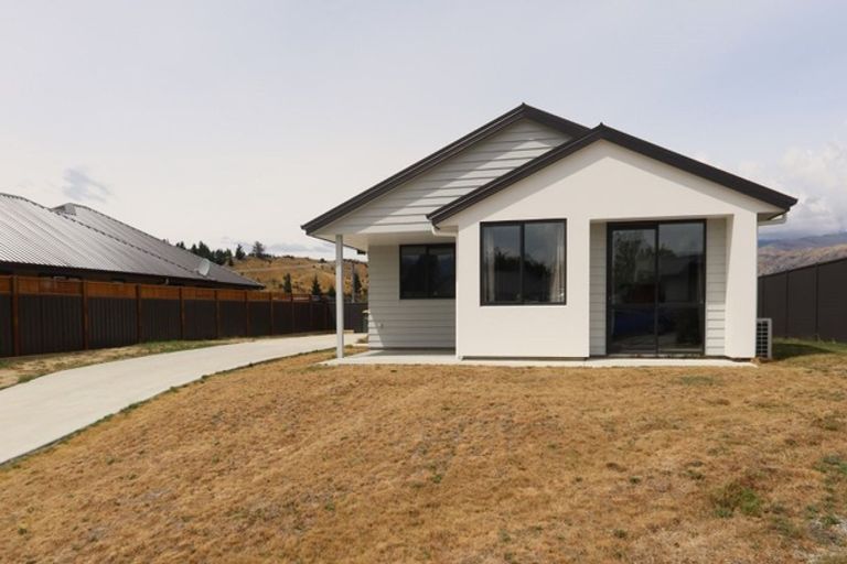 Photo of property in 12 Hebbard Court, Albert Town, Wanaka, 9305