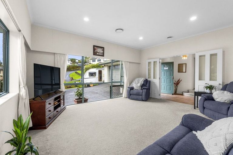 Photo of property in 16 Sherwood Grove, Northcross, Auckland, 0630