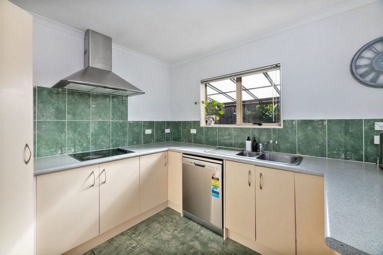 Photo of property in 13 Westglen Place, Ranui, Auckland, 0612