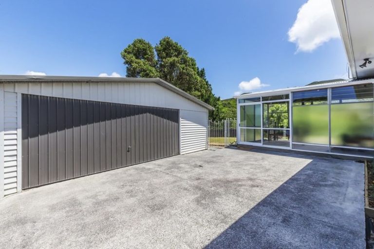 Photo of property in 24 John Witton Drive, Crofton Downs, Wellington, 6035