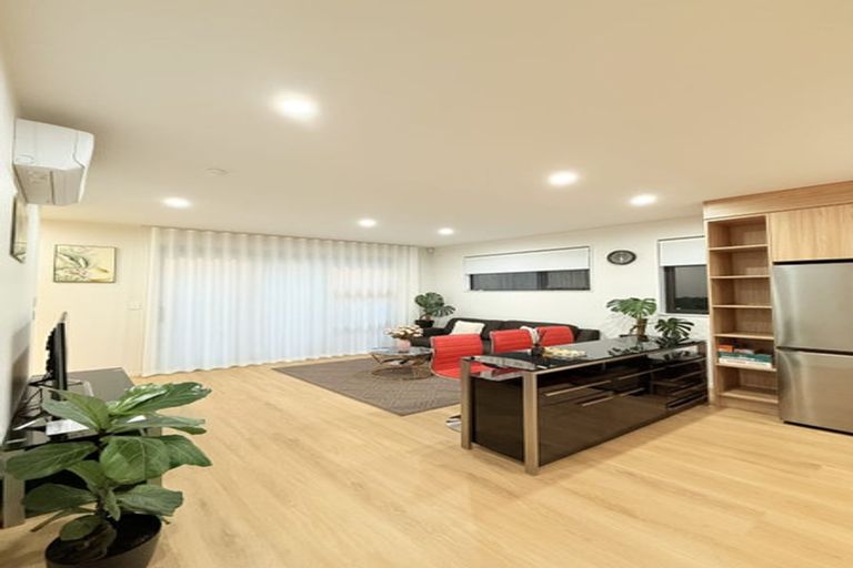 Photo of property in 584e Beach Road, Rothesay Bay, Auckland, 0630