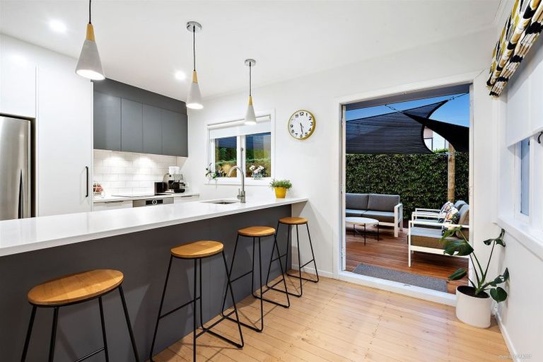 Photo of property in 82 Kervil Avenue, Te Atatu Peninsula, Auckland, 0610