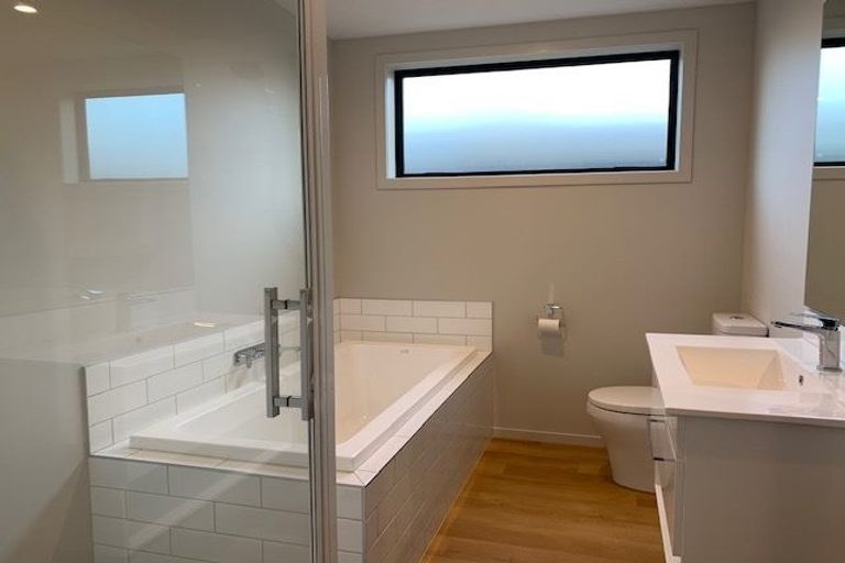 Photo of property in 5 Huxley Place, Lake Hayes, Queenstown, 9304