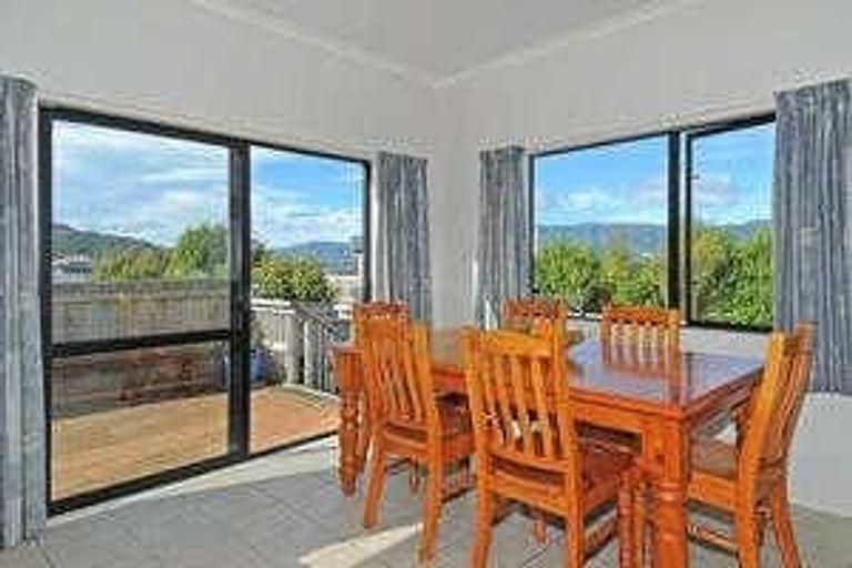 Photo of property in 9a Ormrod Grove, Riverstone Terraces, Upper Hutt, 5018