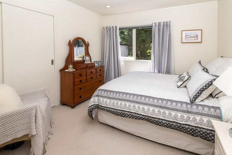 Photo of property in 130 Fisher Parade, Sunnyhills, Auckland, 2010