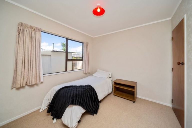 Photo of property in 1/28 Tiverton Crescent, Whalers Gate, New Plymouth, 4310