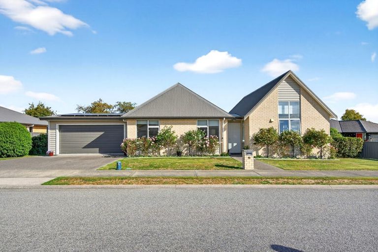 Photo of property in 13 Tarata Grove, Lansdowne, Masterton, 5810