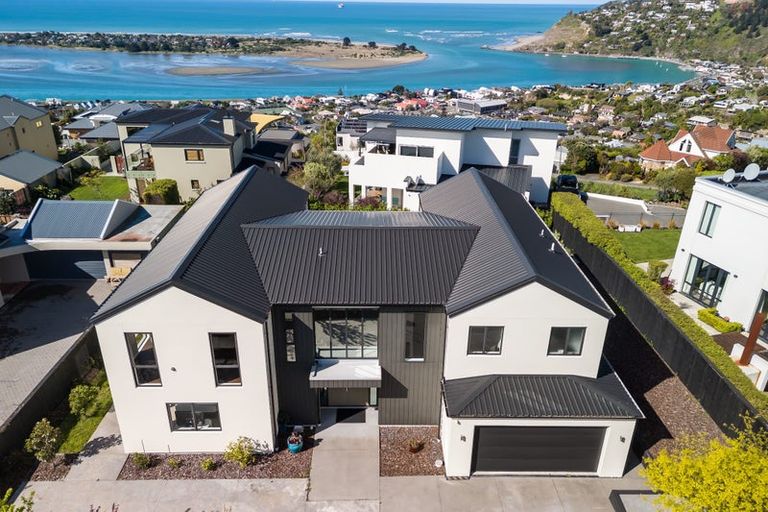 Photo of property in 2 Inverness Lane, Redcliffs, Christchurch, 8081