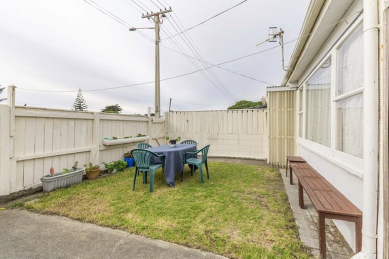 Photo of property in 4/2-4 Himatangi Street, Himatangi Beach, Foxton, 4891
