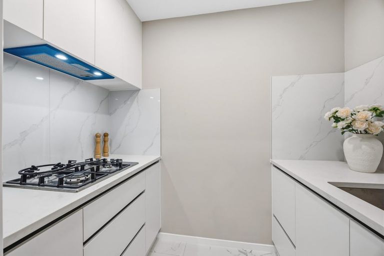 Photo of property in 60c Hutchinsons Road, Bucklands Beach, Auckland, 2014