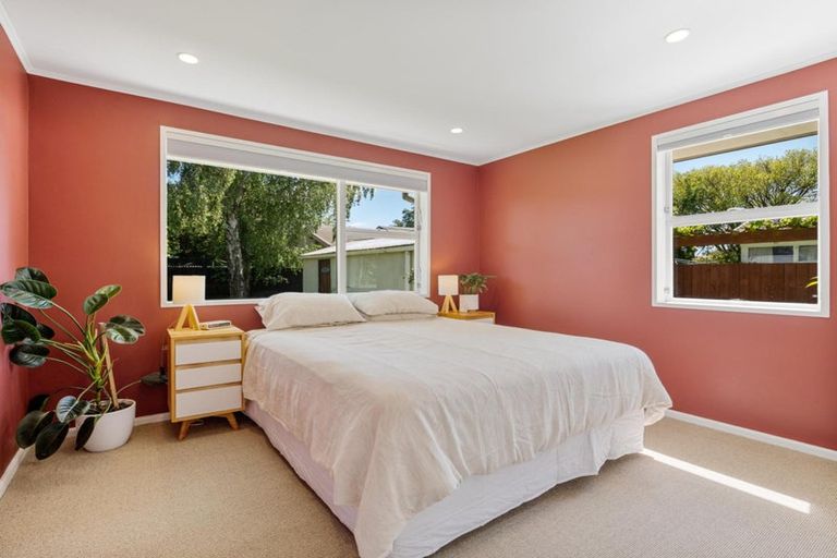 Photo of property in 12 Saunders Place, Redwood, Christchurch, 8051