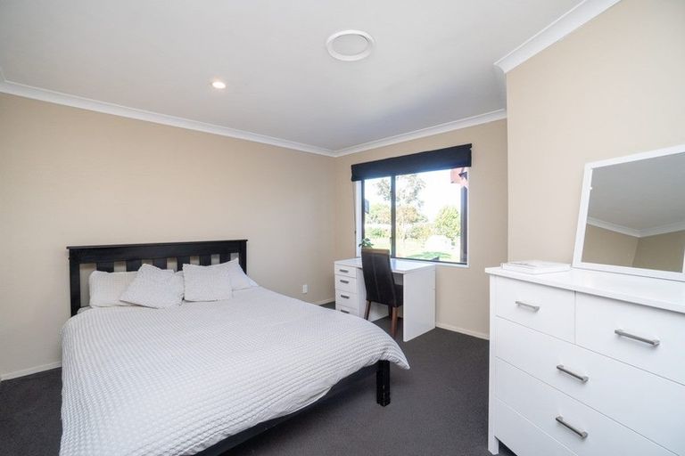 Photo of property in 34 Schnell Drive, Kelvin Grove, Palmerston North, 4414