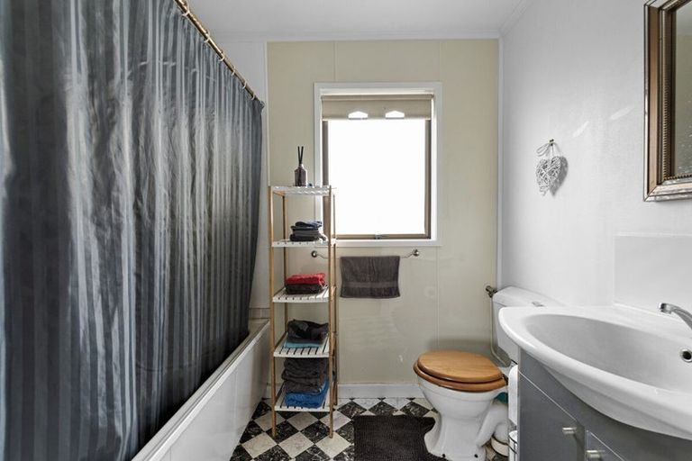 Photo of property in 92 Ohinepanea Road, Pukehina, Te Puke, 3186