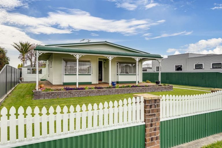 Photo of property in 5 Burness Road, Greenmeadows, Napier, 4112