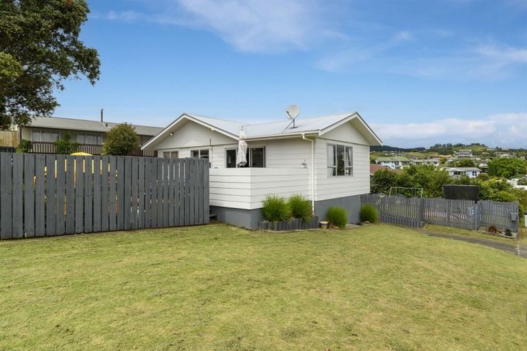 Photo of property in 37 Dunton Drive, Welcome Bay, Tauranga, 3112
