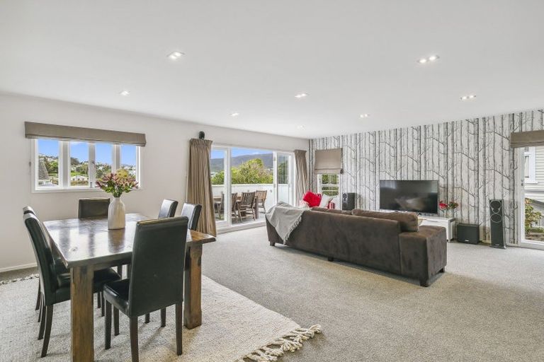 Photo of property in 22 Lucknow Terrace, Khandallah, Wellington, 6035