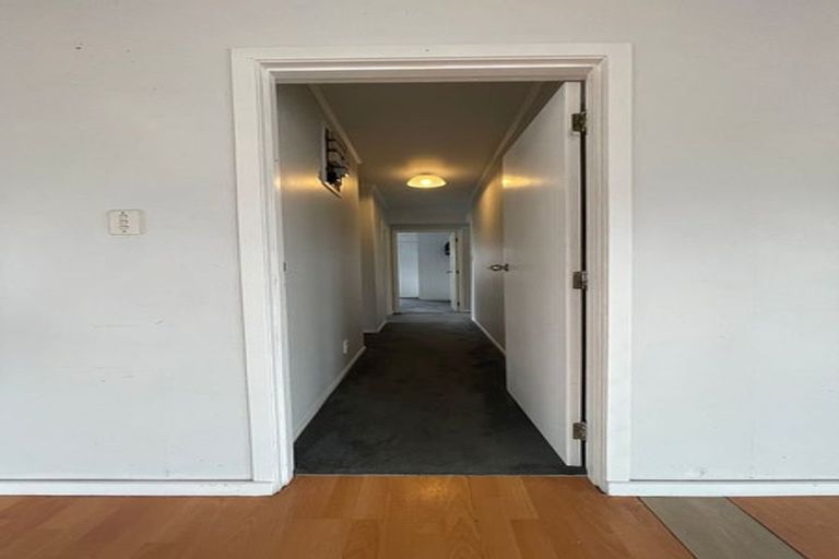 Photo of property in 226 Henderson Valley Road, Henderson, Auckland, 0612