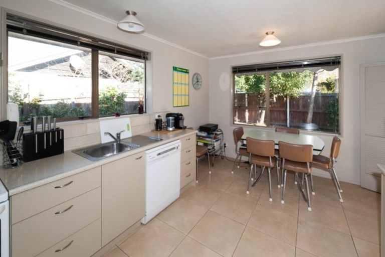 Photo of property in 2/5a Rata Street, Riccarton, Christchurch, 8041