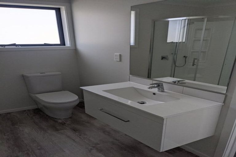 Photo of property in 1b Breakwater Way, Whitby, Porirua, 5024