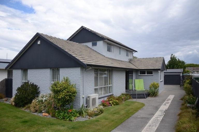 Photo of property in 33 Farnborough Street, Aranui, Christchurch, 8061