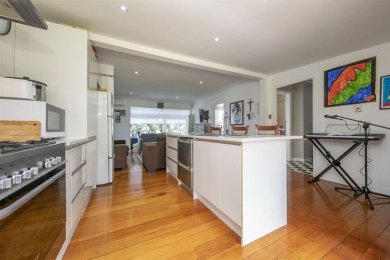 Photo of property in 201 Edmonton Road, Te Atatu South, Auckland, 0610