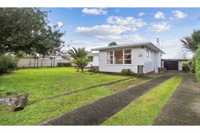 Photo of property in 3 Ngatoa Place, Glenfield, Auckland, 0629