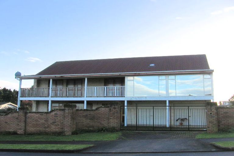 Photo of property in 24 Hurstbourn Priors, Goodwood Heights, Auckland, 2105