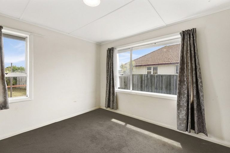 Photo of property in 5 Merrington Crescent, Aranui, Christchurch, 8061
