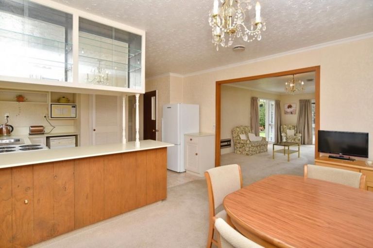 Photo of property in 17 Clivedon Place, Redwood, Christchurch, 8051