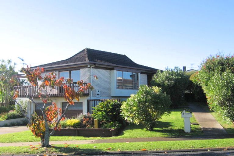 Photo of property in 4 Fielding Crescent, Farm Cove, Auckland, 2012