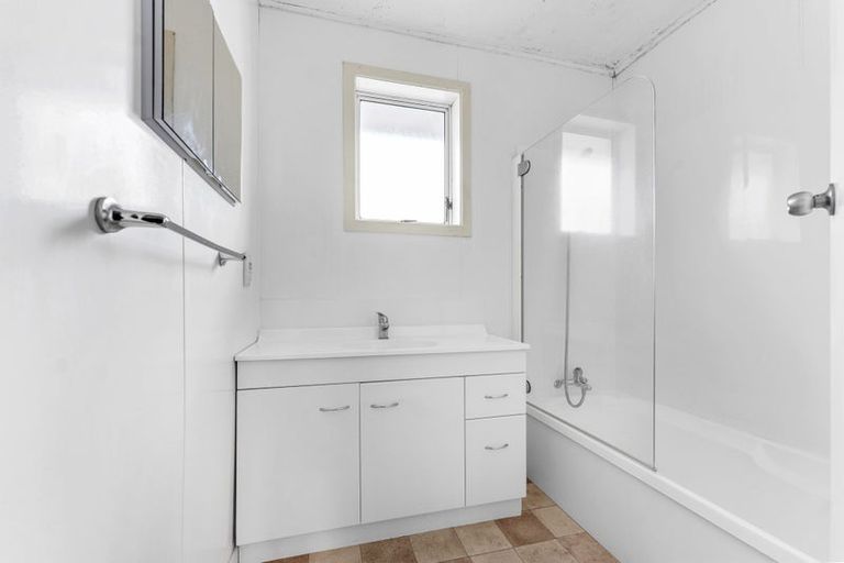 Photo of property in 30 Abbotleigh Avenue, Te Atatu Peninsula, Auckland, 0610