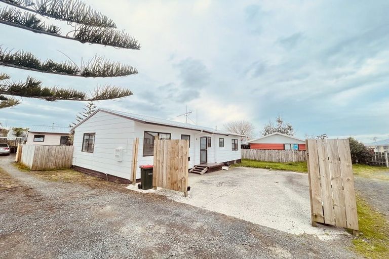 Photo of property in 1/44 Shifnal Drive, Randwick Park, Auckland, 2105