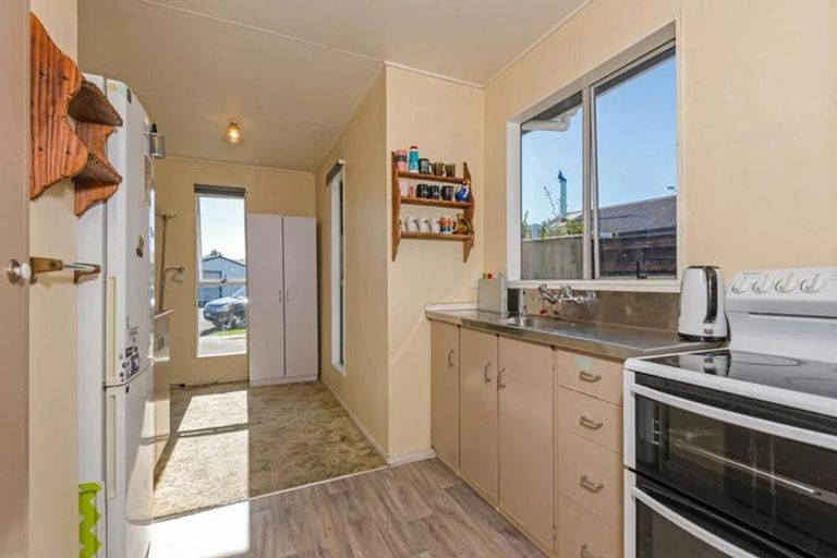 Photo of property in 38 Acacia Street, Kelvin Grove, Palmerston North, 4414