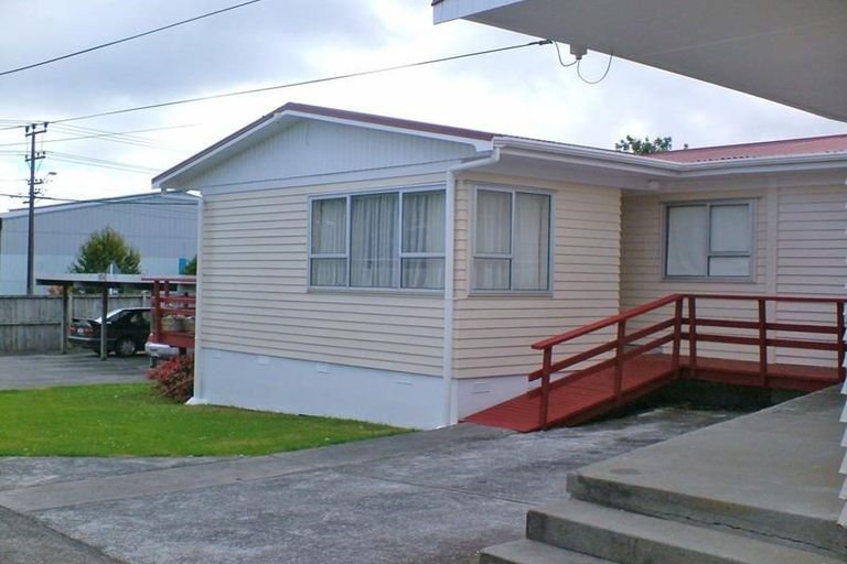 Photo of property in 16 Saint Leonards Road, Kelston, Auckland, 0602