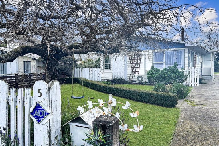 Photo of property in 5 Tait Place, Carterton, 5713