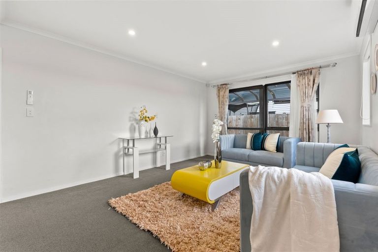 Photo of property in 35 Tarapiroe Avenue, Takanini, 2112