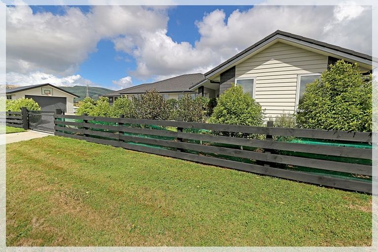 Photo of property in 17 Westwood Drive, Aokautere, Palmerston North, 4471