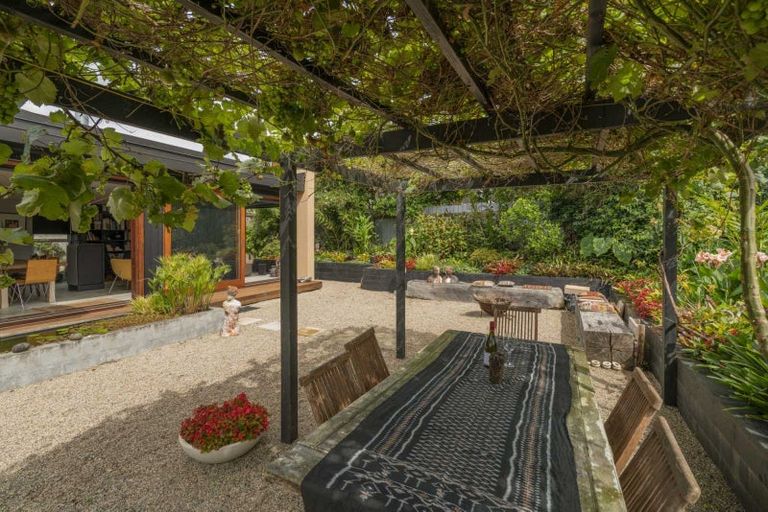 Photo of property in 19 Victoria Street, Coromandel, 3506