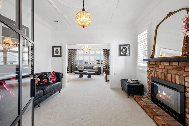 Photo of property in 20 Wallace Place, Westown, New Plymouth, 4310