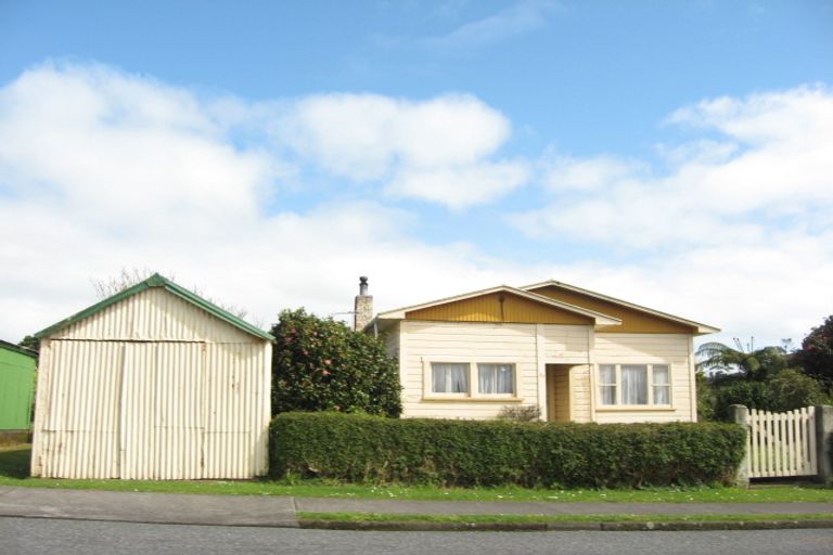 Photo of property in 33 Ngakoti Street, Urenui, 4375