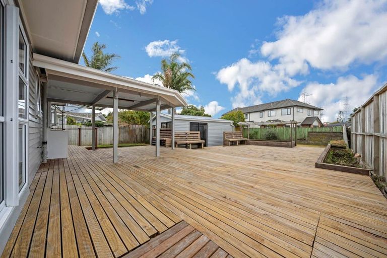 Photo of property in 54 Edgewater Drive, Pakuranga, Auckland, 2010