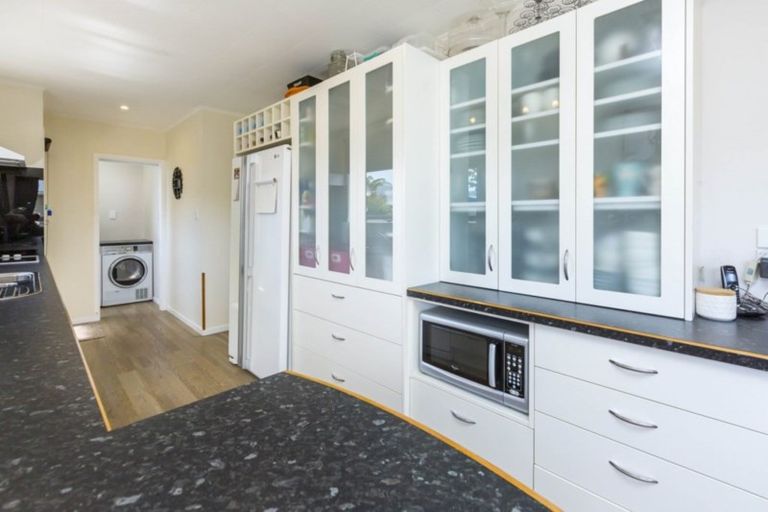 Photo of property in 16 Omaha Grove, Totara Park, Upper Hutt, 5018