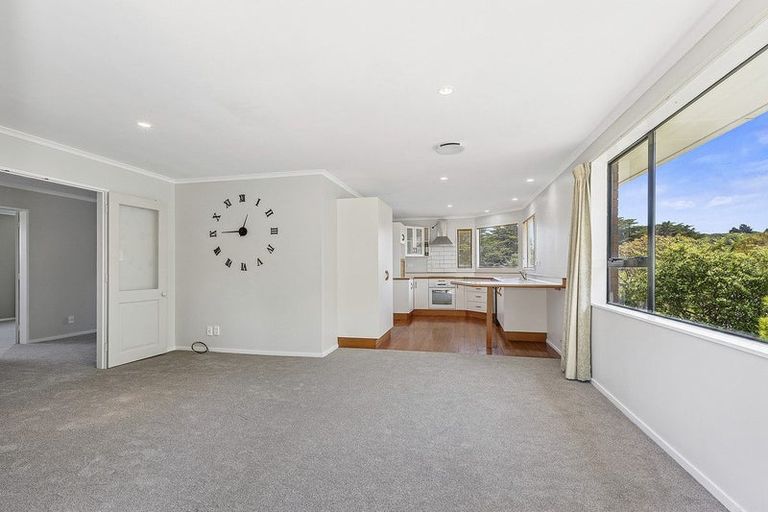 Photo of property in 37 Saunders Close, Whitby, Porirua, 5024